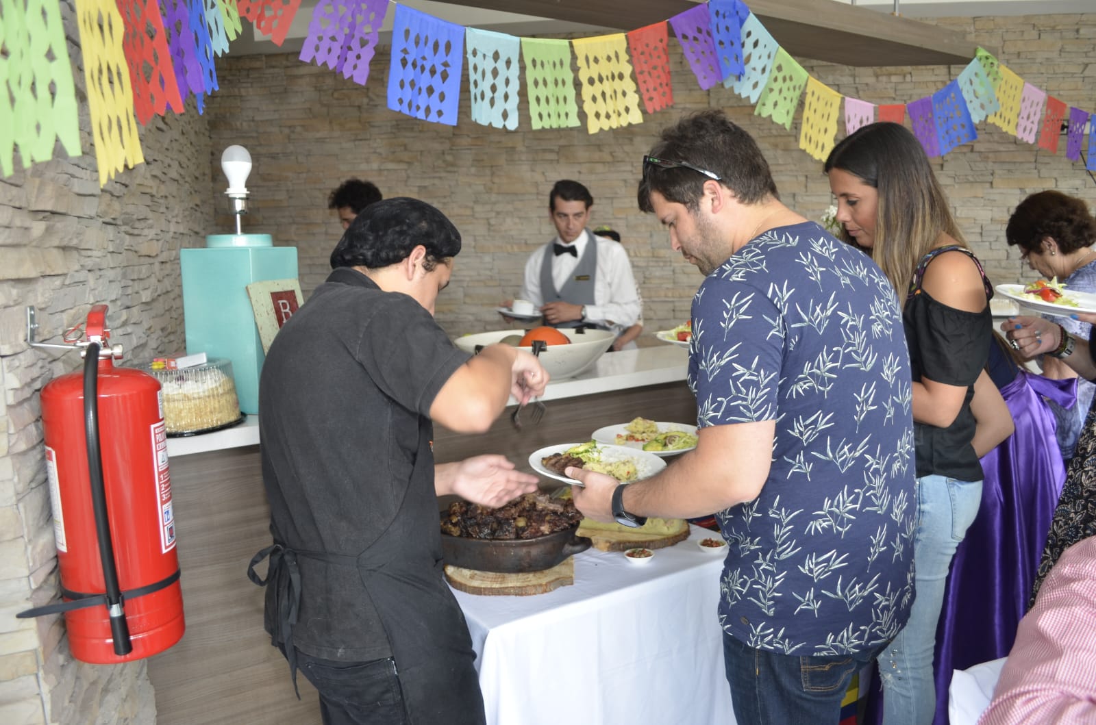 Buffet Colorido Banderas