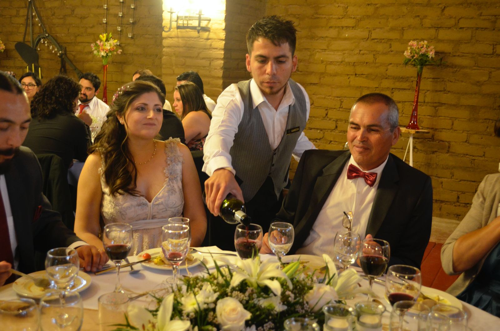 Garzon Sirviendo Novios