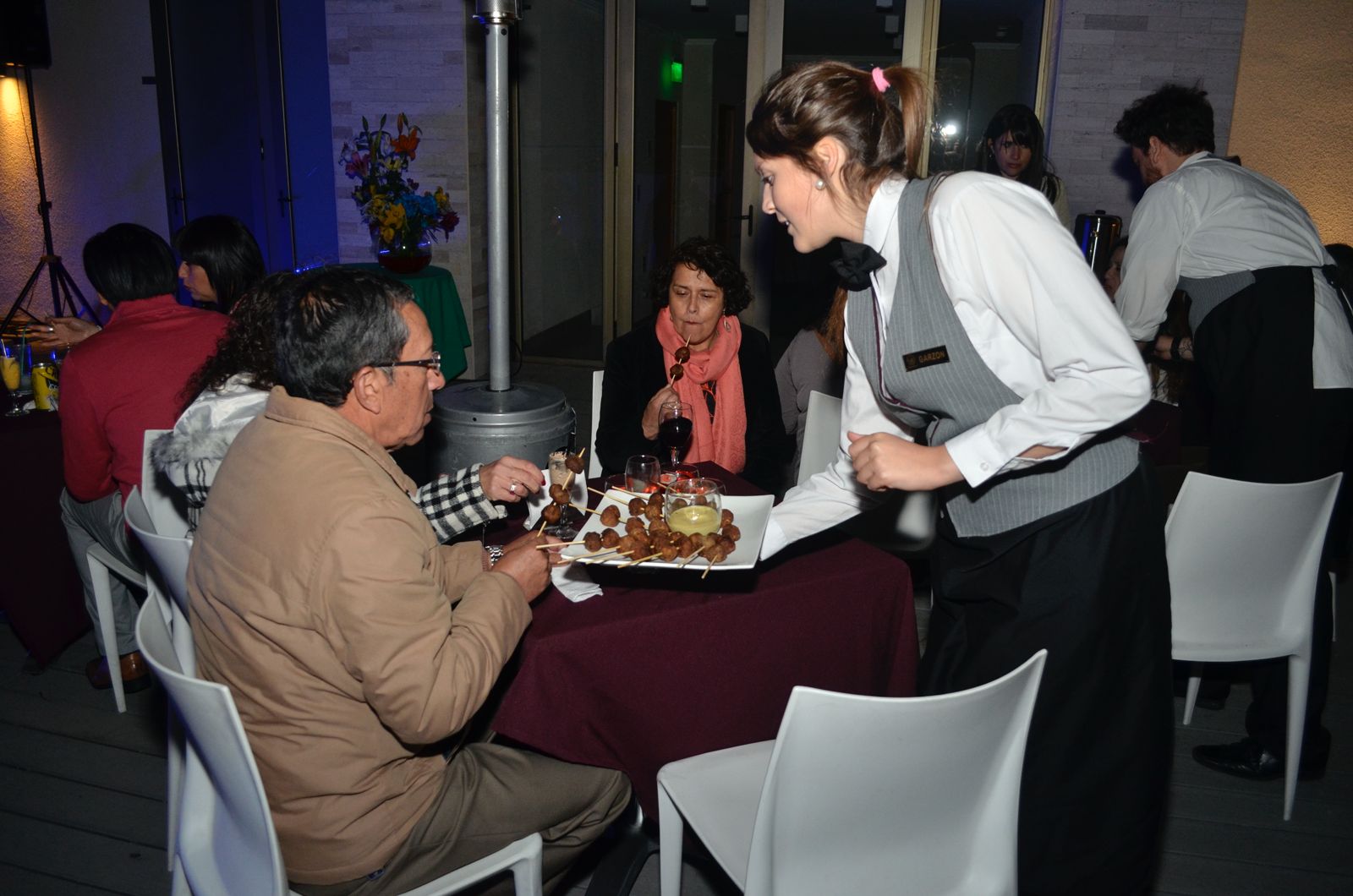 Servicio Brochetas Terraza Noche